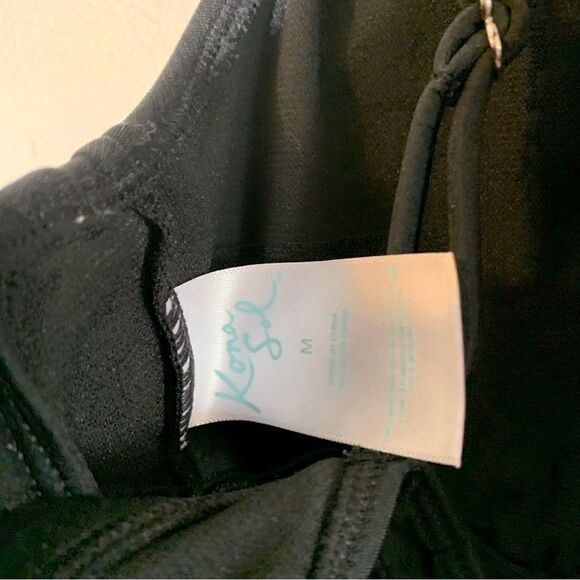 Kona Sol Swimsuit Top Black Built in Bra Open Back Tue Front Sz Medium Gorgeous - Picture 5 of 5